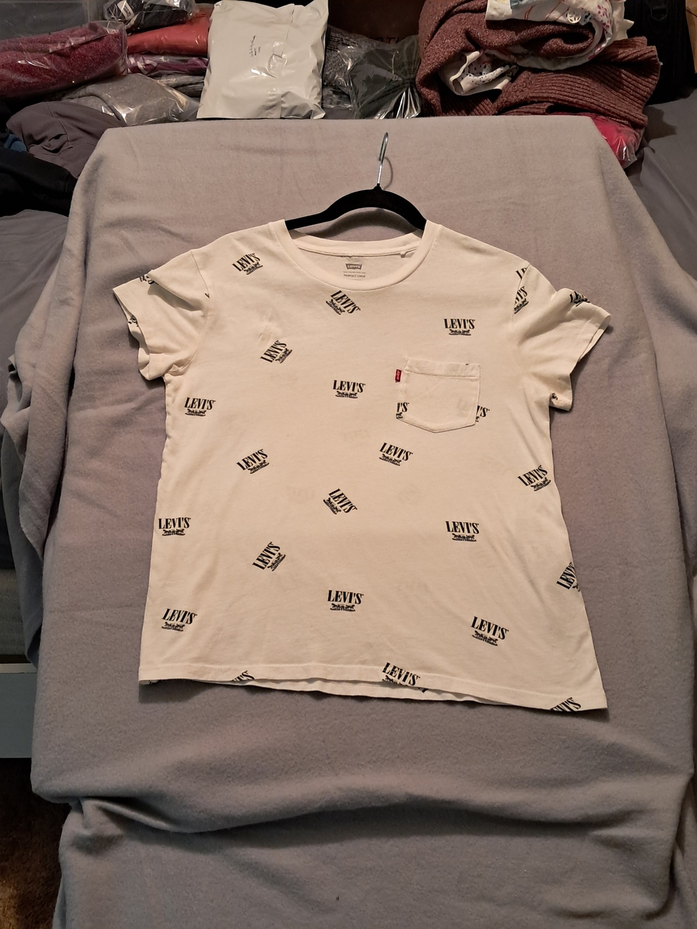 Levi's Cream Short Sleeve All Over Logo Pocket Tee